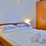 With Parking Space Lopar, Rab - 22583 Apartmán *